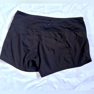 Lululemon Shorts Speed Up Mid-Rise Lined Workout (size 8)